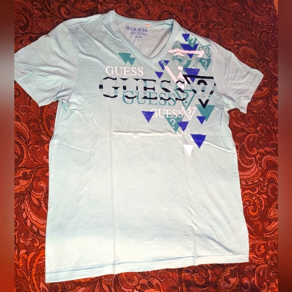 Guess Vneck T-shirt ? 💙 - Picture 1 of 2
